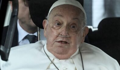 Papa Francis’in Hayati Tehlikesi ve Hastaneye Kaldırılması