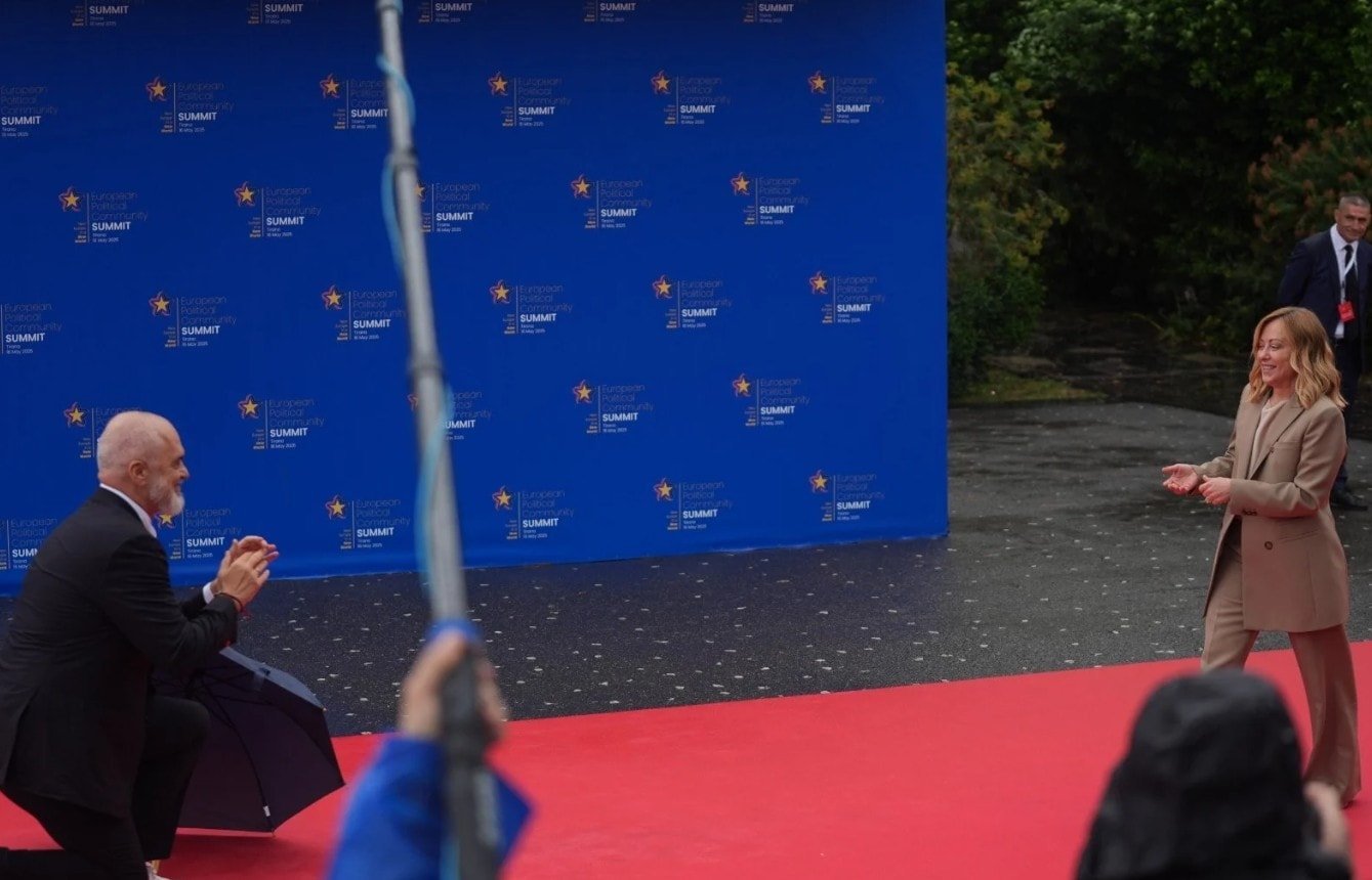 Sıradışı Tarzı ve Diplomatik Jestleriyle Dikkat Çeken Lider