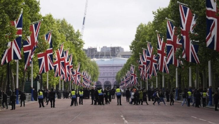 İngiltere’de 80. Yıl Anması ve Zafer Günü Törenleri