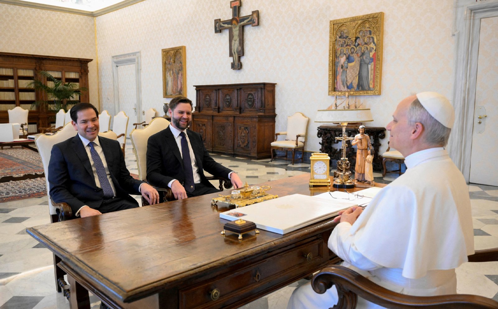 ABD'li Papa Leo XIV ve Başkan Yardımcısı JD Vance'ın Buluşması