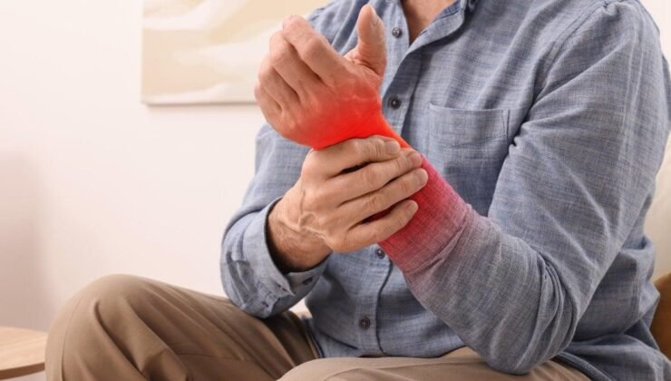 Romatoloji Uzmanı Doç. Dr. Soner Şenel’den Romatizmal Hastalıklar Hakkında Önemli Bilgilendirme