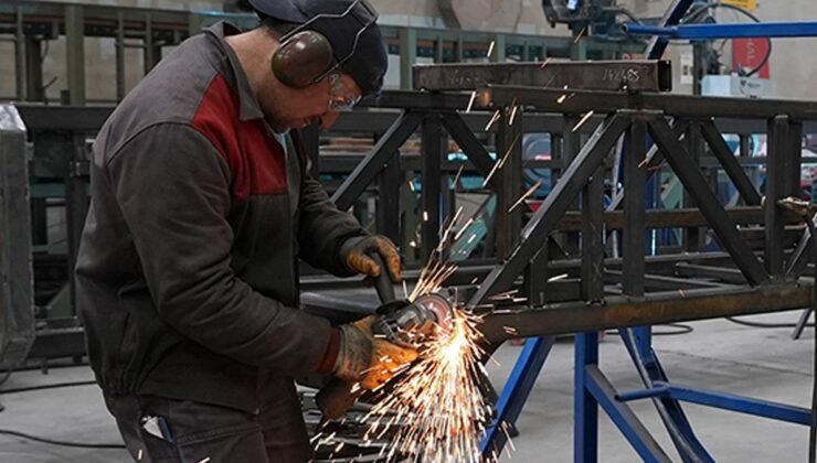 Türkiye’de Ekonomik ve Siyasi Gerilimlerin Sanayi Üzerindeki Etkileri