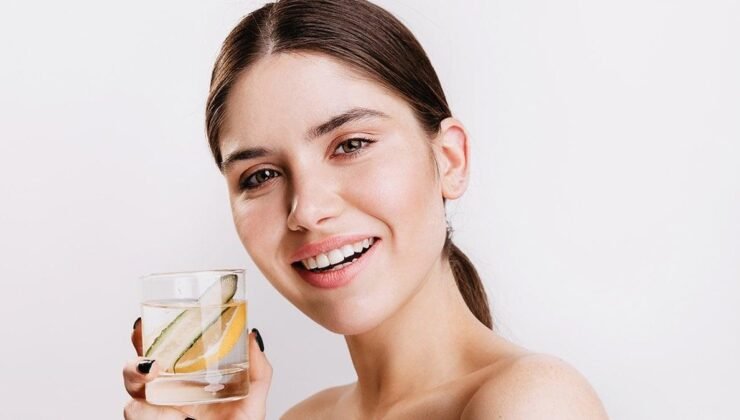 Yaşlanmayı Yavaşlatan Doğru Beslenme ve Yaşam Tarzı İpuçları