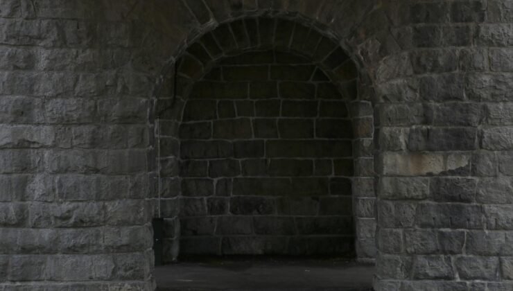 Aalst’taki Antik Genelev ve Bebek Mezarına Dair Derinlemesine Keşifler