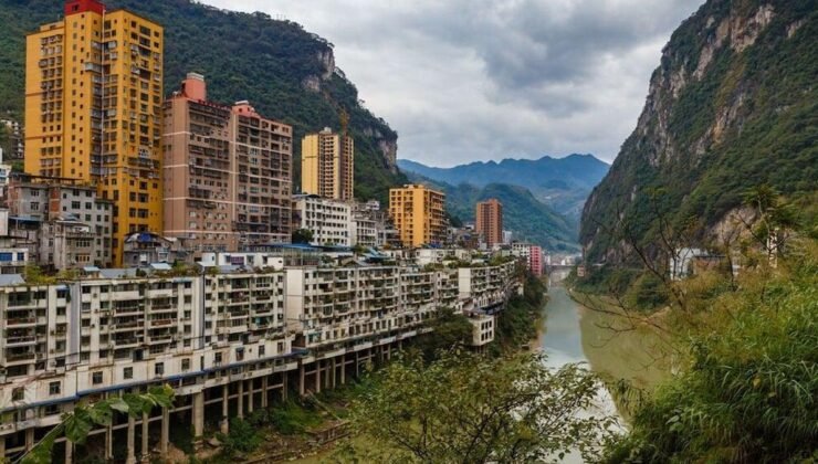 Yanjin: Dağların ve Nehrin Sırrına Yolculuk