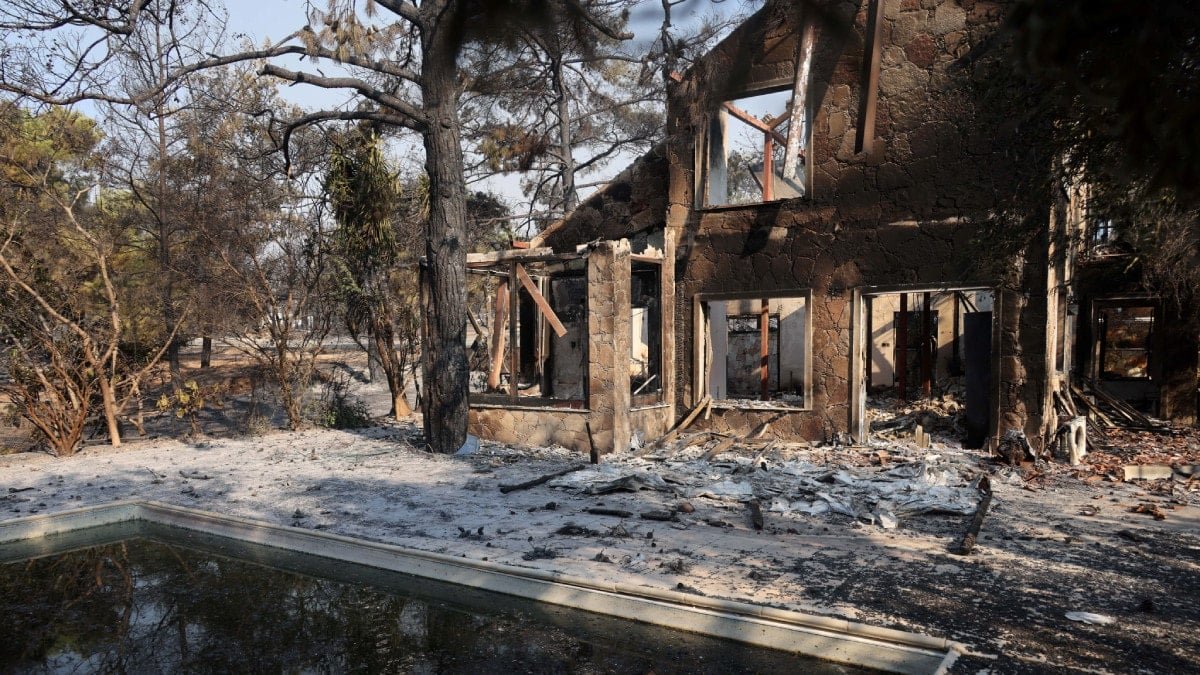 Güney Kıbrıs Rum Yönetimi’nde Korkutan Orman Yangını ve Can Kayıpları