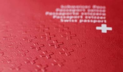 İsviçre’nin Yenilenen Kırmızı Pasaportuyla Coğrafya ve Güvenliğin Buluşması