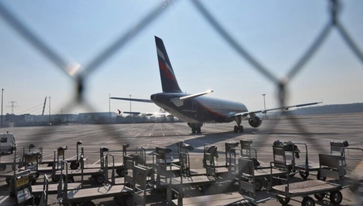 Rusya’nın en büyük havayolları kilitlendi: Siber saldırı havalimanlarını bitirdi