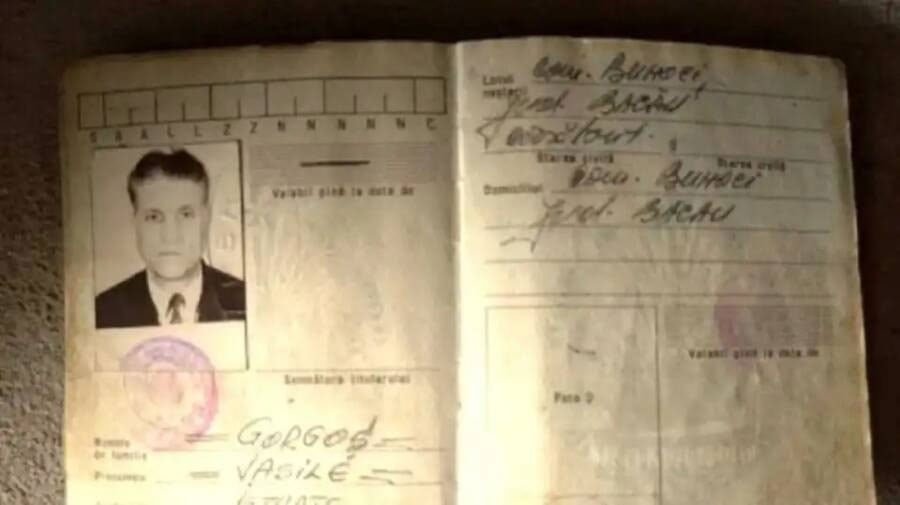 30 Yıl Ardından Aynı Kıyafetlerle Kapıyı Çalan Adam: Gorgos'un Unutulmuş Hikâyesi
