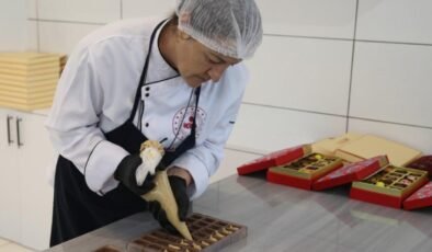 7 kadının birlikte ürettiği çikolatalar sınır kapısında kapış kapış satılıyor