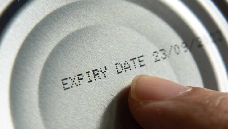 Bu market sadece ‘son kullanma tarihi geçmiş’ gıdaları satıyor! Aynı taşla 2 sorunu birden çözüyor