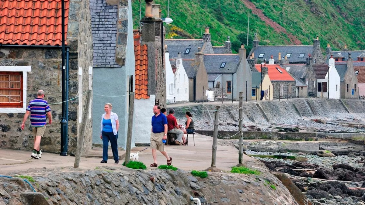 Crovie Köyü: Denizin Rüzgârında Yaşayan Sessiz Cennet