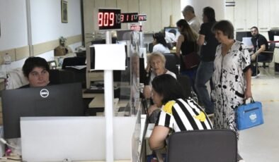 Ehliyet yenileme için Nüfus Müdürlüklerinde yoğunluk: Son güne bırakmanın bedeli