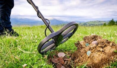 Metal dedektörüyle çıktığı eve 6 milyon euroyla döndü