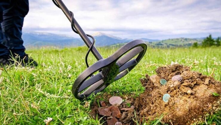 Metal dedektörüyle çıktığı eve 6 milyon euroyla döndü
