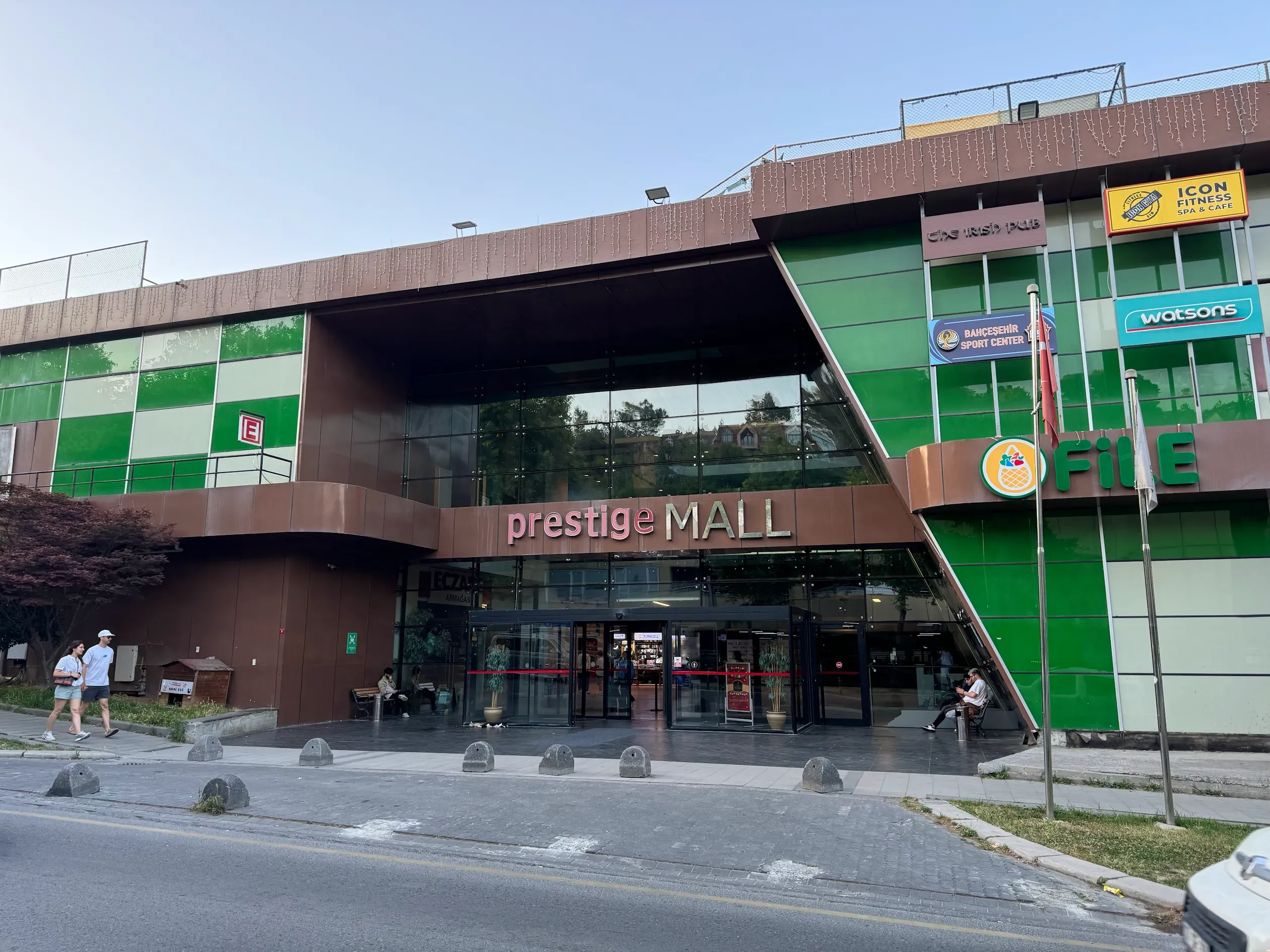 Prestige Mall: Ekonomik Zorluklar ve Hayalet Şehre Dönen Bir Alışveriş Merkezi