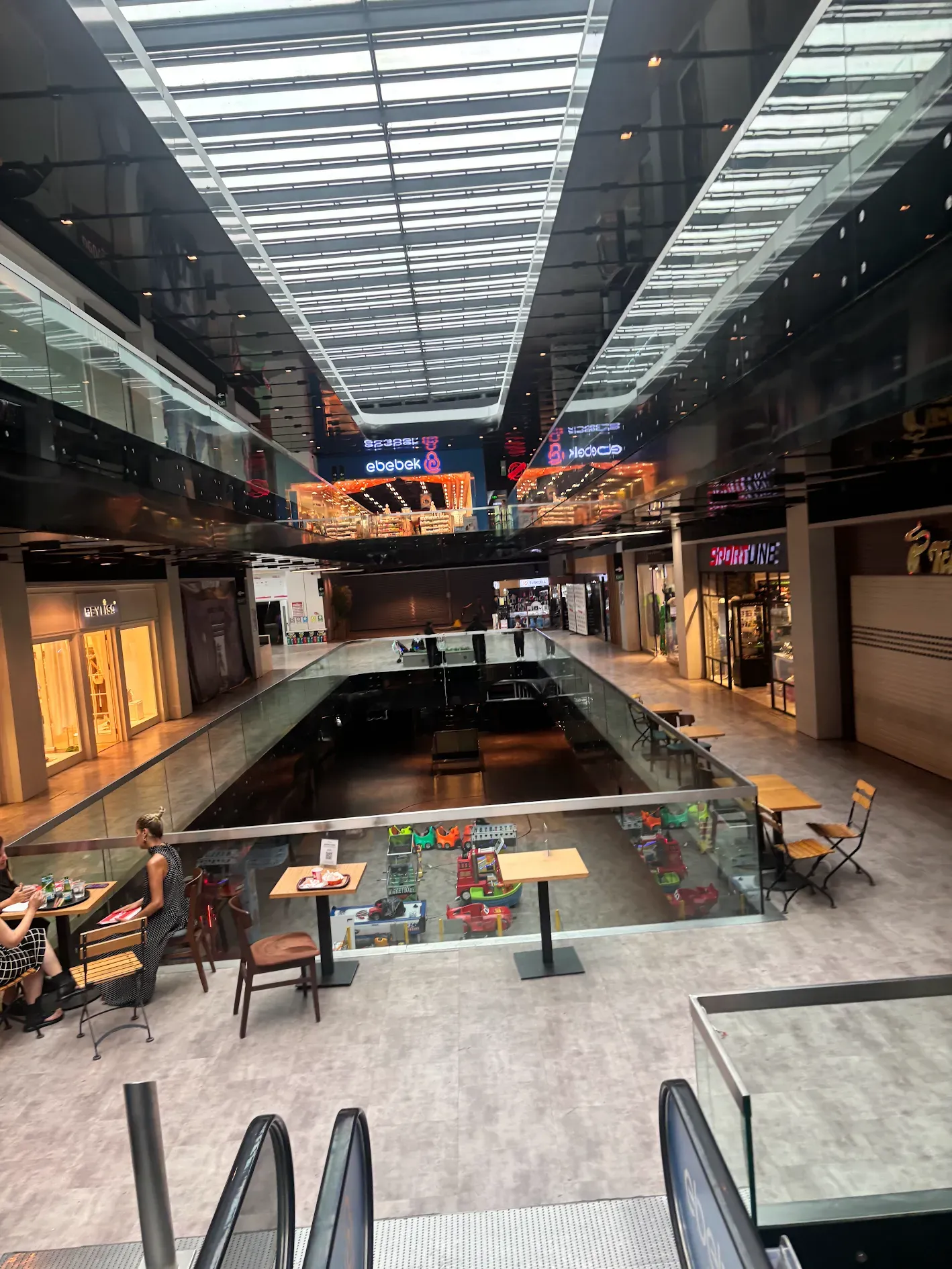 Prestige Mall: Ekonomik Zorluklar ve Hayalet Şehre Dönen Bir Alışveriş Merkezi