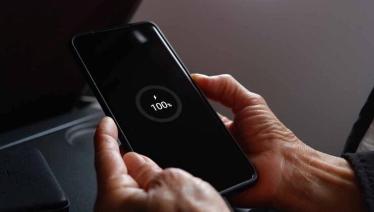 Telefonunuzu bu şekilde şarj etmek size pahalıya mal olabilir… İşte Türkiye’de dolaşan yeni dolandırıcılık yöntemi