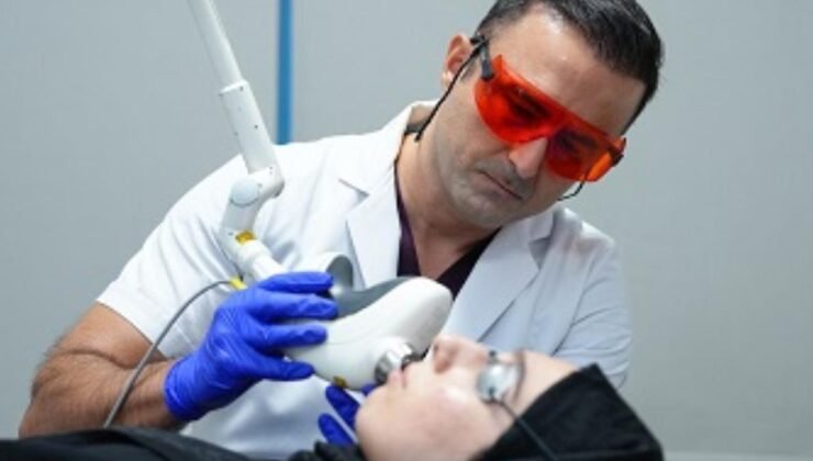 Akneden Korunmada Öncelik: Doğru Tedavi ve Hekim Takibi