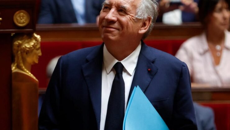 Bayrou’nun İstifası Sonrası Fransa’da Hükümet Krizi ve Parlamento Bölünmüşlüğü