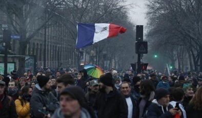 Fransa’da Bütçe Krizi ve Kemer Sıkma Politikalarına Yönelik Yeni Grev Hareketleri