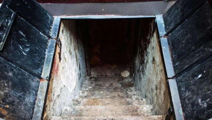 Gizemli Sığınak: Ev Raflarının Ardındaki Tarihsel Geçit