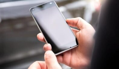 Görünen Giriş: Göç ve Dijital Kimlik Tartışmalarında İngiltere’nin Yakın Geleceği