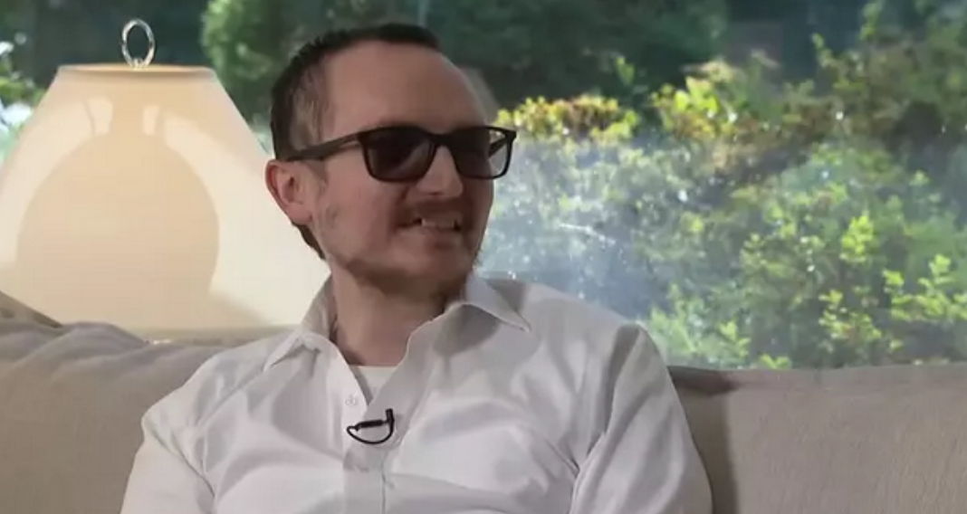 Göz Cerrahisinde Devrim: Diş Entegrasyonuyla Görmeye Bir Adım Yaklaşan Brent Chapman’un Hikayesi