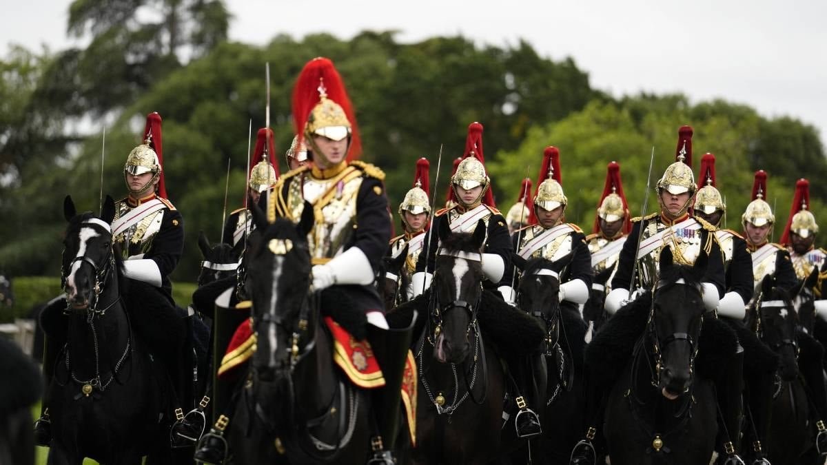 İngiltere Ziyareti: Trump Çifti ve Kraliyet Töreninin Ardındaki Stratejik Denge