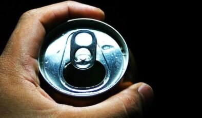 İngiltere’de Enerji İçeceği Satışlarının Kısıtlanması: Gençlere Yönelik Yeni Önlemler ve Olası Etkiler