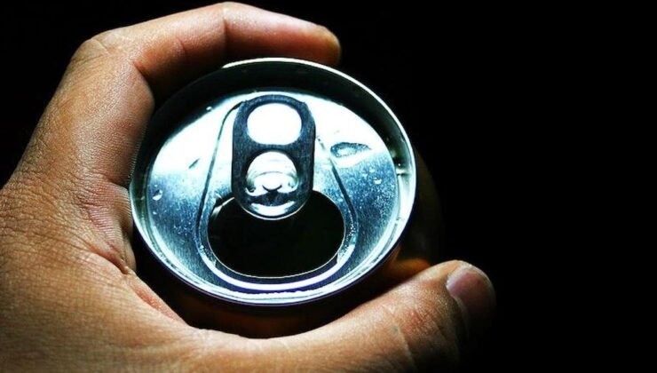 İngiltere’de Enerji İçeceği Satışlarının Kısıtlanması: Gençlere Yönelik Yeni Önlemler ve Olası Etkiler