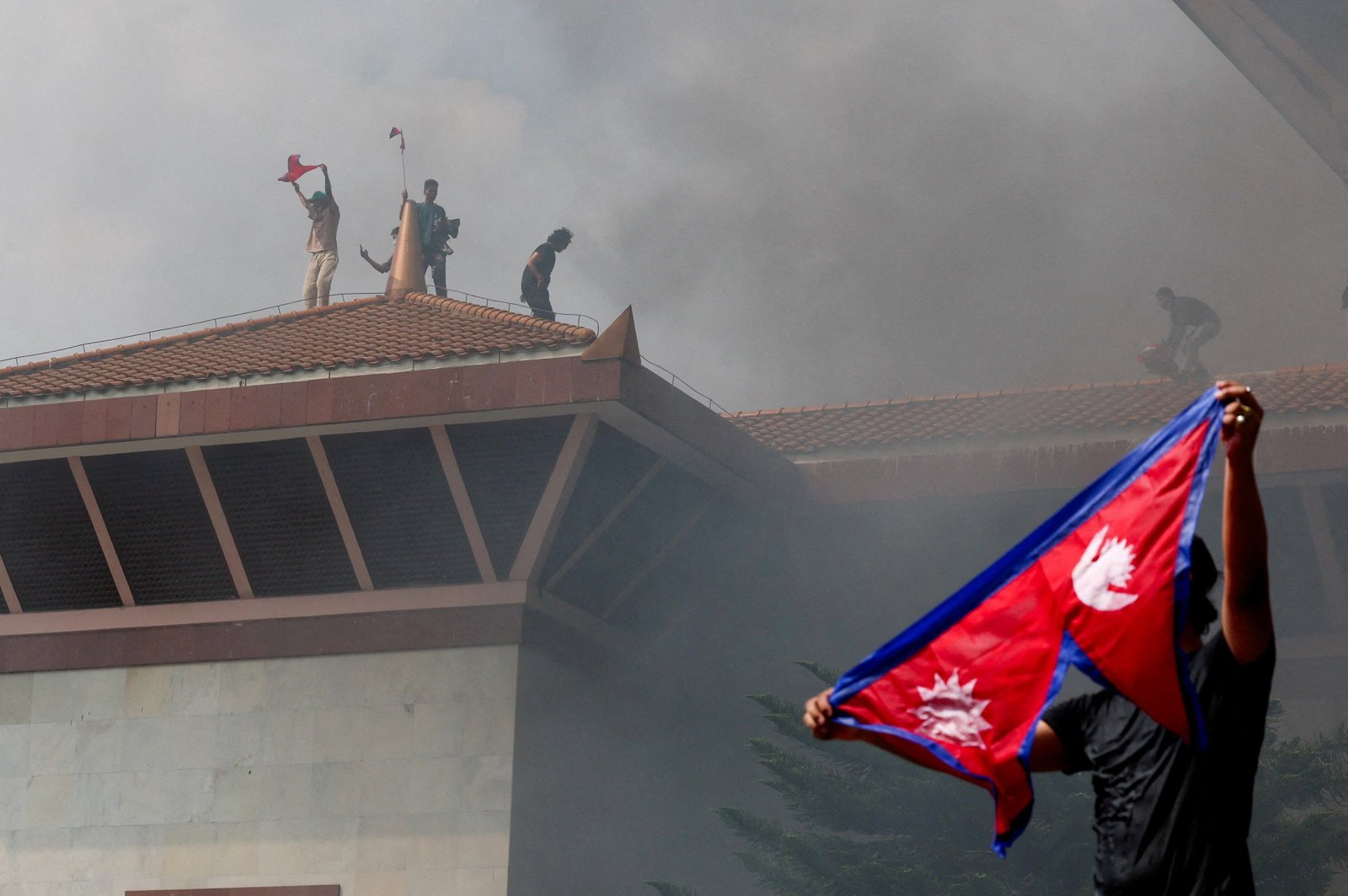 Nepal'de Sosyal Medya Yasakları ve Halk Ayaklanması: İstifa ve Protestolar