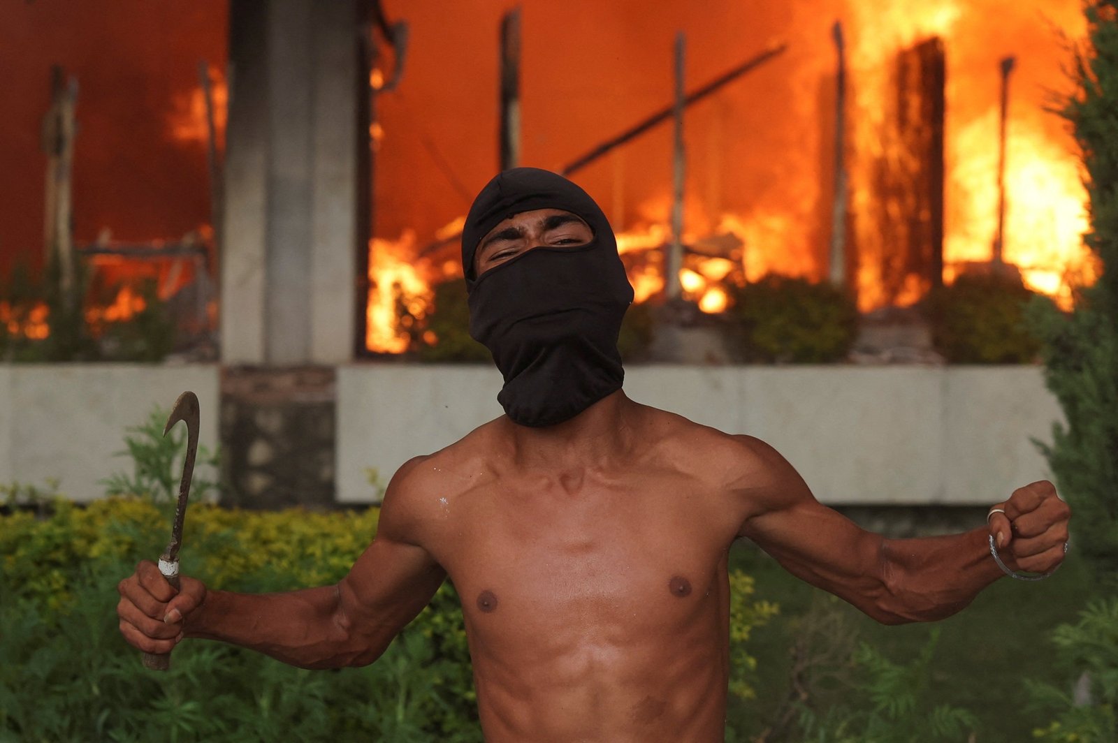 Nepal'de Sosyal Medya Yasakları ve Halk Ayaklanması: İstifa ve Protestolar