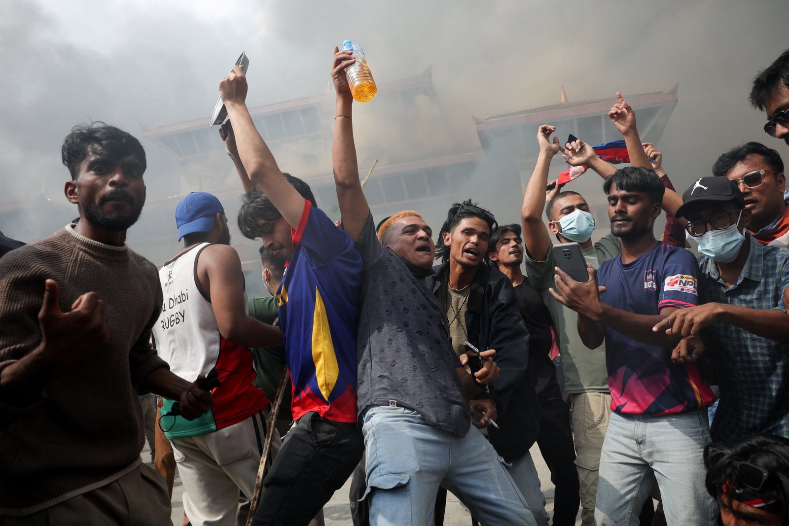 Nepal'de Sosyal Medya Yasakları ve Halk Ayaklanması: İstifa ve Protestolar