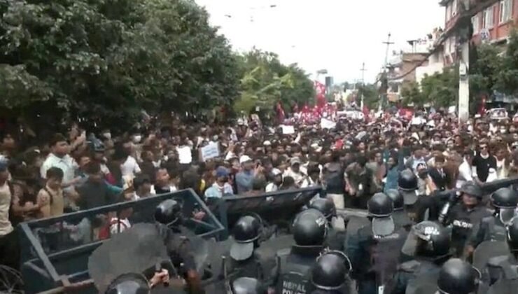 Nepal’de Sosyal Medya Yasakları ve Halk Ayaklanması: İstifa ve Protestolar