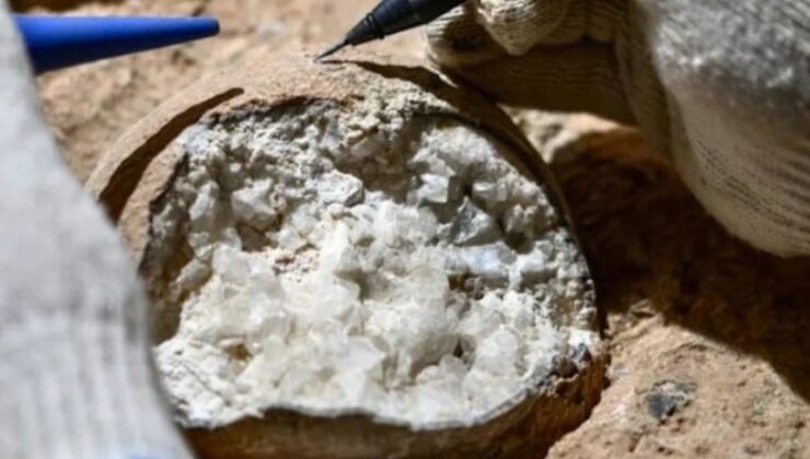 Qinglongshan Yumurtaları: Mikro-Lazerle Uranyum Haraketinin Zirvesinde Yaş Tayini