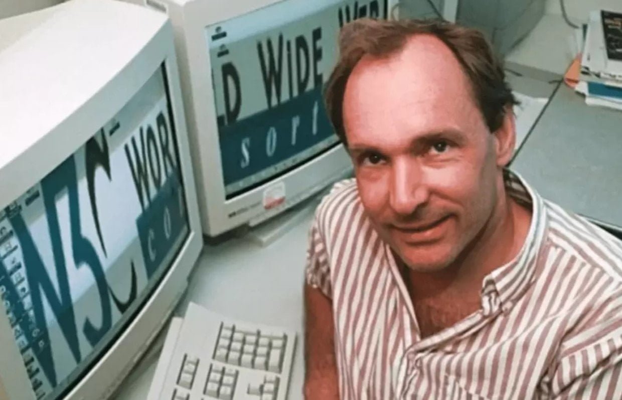 Tim Berners-Lee: Internetin Evrimine Dair Pişmanlık ve Umut