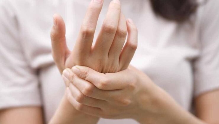 Gençler Artrit Tehlikesi: Ekran Başında Büyüyen Ağrıların Çözüm Rehberi