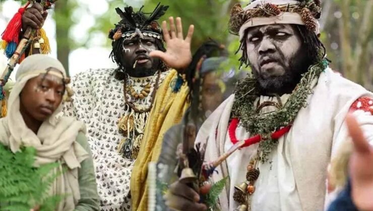 Kubala Krallığı: İskoçya Ormanında Sahte Krallık ve İş Dünyasının Gizemi