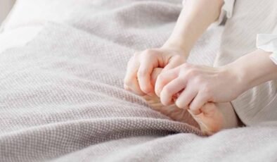 Soğuk Ellerde ve Ayaklarda Uyarı: Dikkat Edilmesi Gerekenler ve Evde Yapılabilecekler