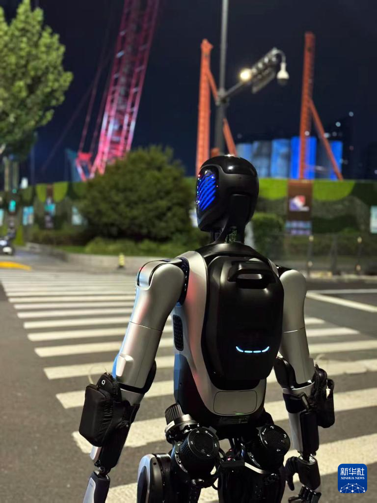 A2 Insansı Robotu Şanghay-Şuzaou Yolu: 106 Km Sürücüsüz Guinness Rekoru