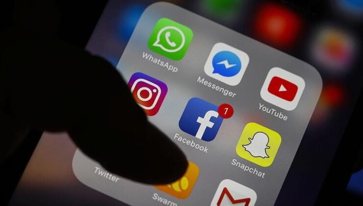 Dijital Ayak İzleri: Sosyalleşmenin Gölgesinde Artan Riskler ve Güvenlik Stratejileri