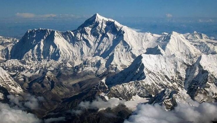 Gezegenin Derinliklerinde Yükselen dev Kütleler: İç Yapıdaki Yeni Sismik Sentezler