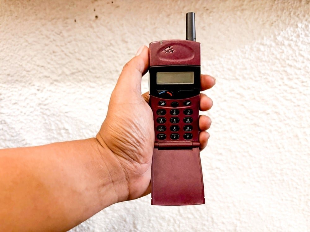 Görünen Antenler Kaybolmadı: Modern Telefonlarda İçerde Saklanan Sinyal Mimarisi