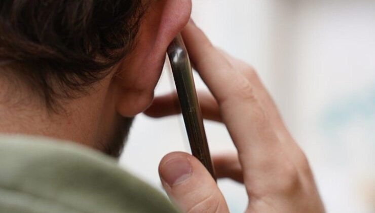 Görünen Antenler Kaybolmadı: Modern Telefonlarda İçerde Saklanan Sinyal Mimarisi