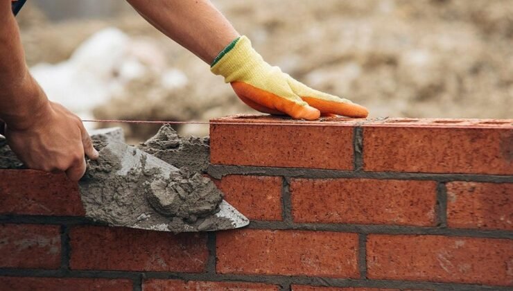 Grogan’ın İkinci Baharı: Sigarası Yanan Girişimler ve Boşluk Hissi