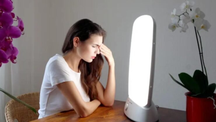 Karanlık Mevsimde Işıkla Gelen Umut: Güneş Işığı Lambaları ile Mevsimsel Depresyon Tedavisi