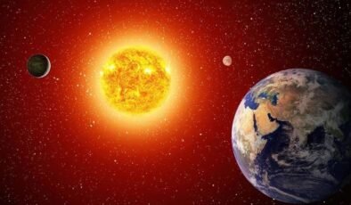 Koşut Açılar: Radyo Galaksilerinin Kuyruğundaki Kozmolojik Sırlar