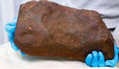 Melbourne’daki Taşın Ardındaki Sır: Altın mı, Meteor mu?