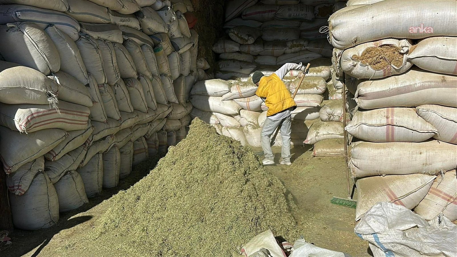 Van Saman Pazarı: Esnaf Zorlukları ve Devlet Desteği Talepleri